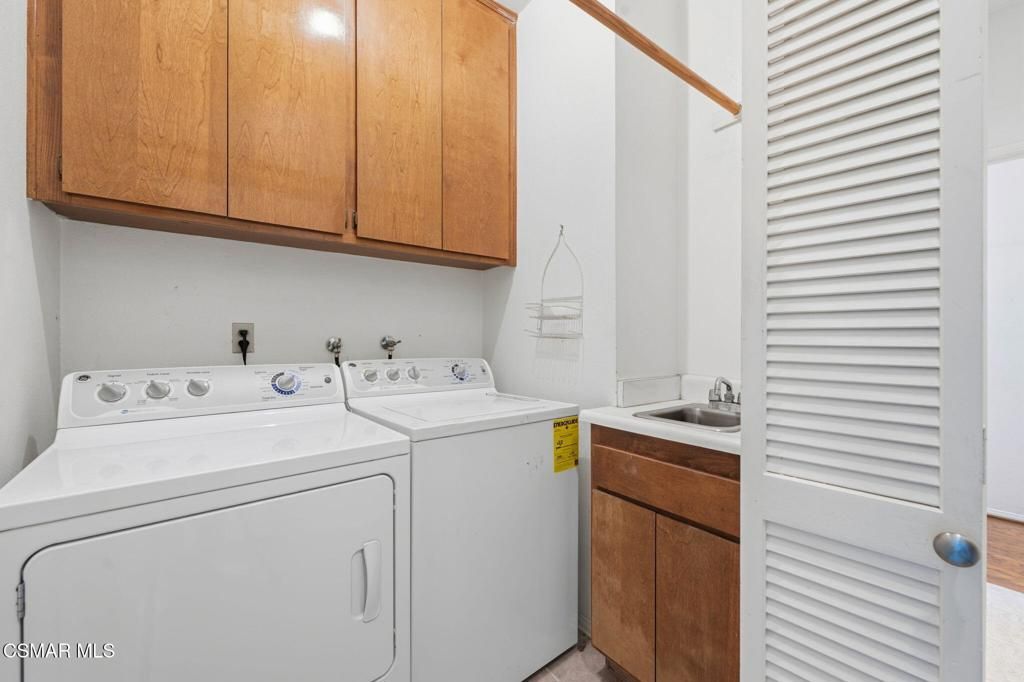Image 22 of property listing at 2085 Brookfield Drive, Thousand Oaks, CA 91362
