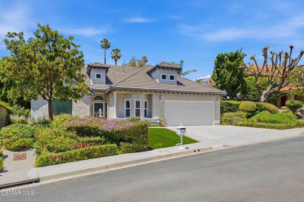 Image 3 of property listing at 2085 Brookfield Drive, Thousand Oaks, CA 91362