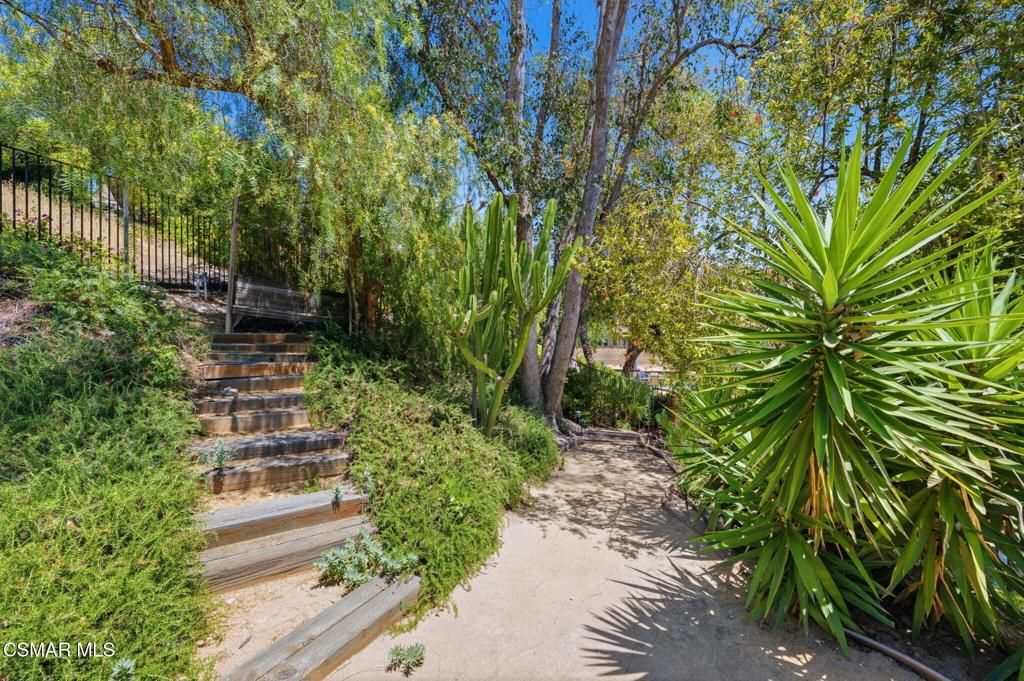 Image 37 of property listing at 2085 Brookfield Drive, Thousand Oaks, CA 91362