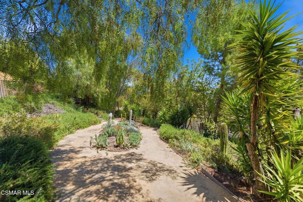 Image 38 of property listing at 2085 Brookfield Drive, Thousand Oaks, CA 91362