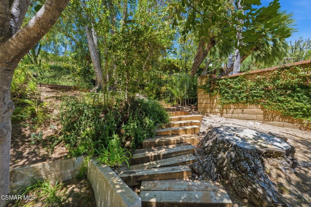 Image 41 of property listing at 2085 Brookfield Drive, Thousand Oaks, CA 91362