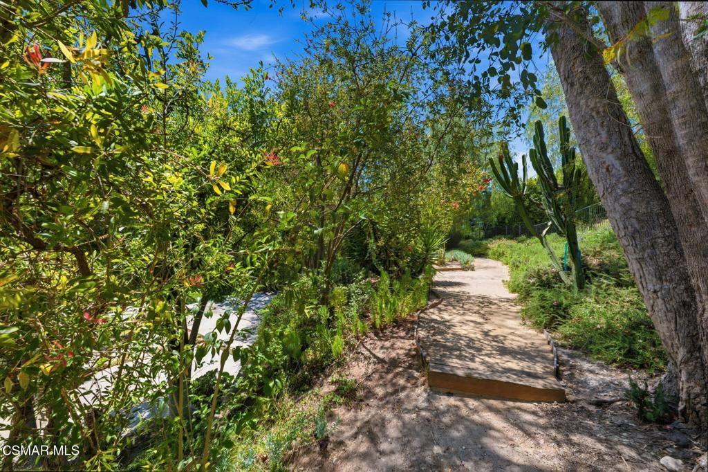 Image 42 of property listing at 2085 Brookfield Drive, Thousand Oaks, CA 91362
