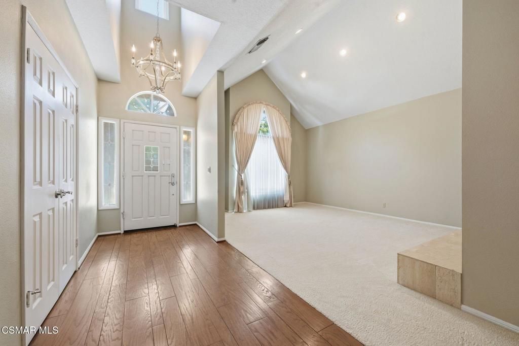 Image 8 of property listing at 2085 Brookfield Drive, Thousand Oaks, CA 91362