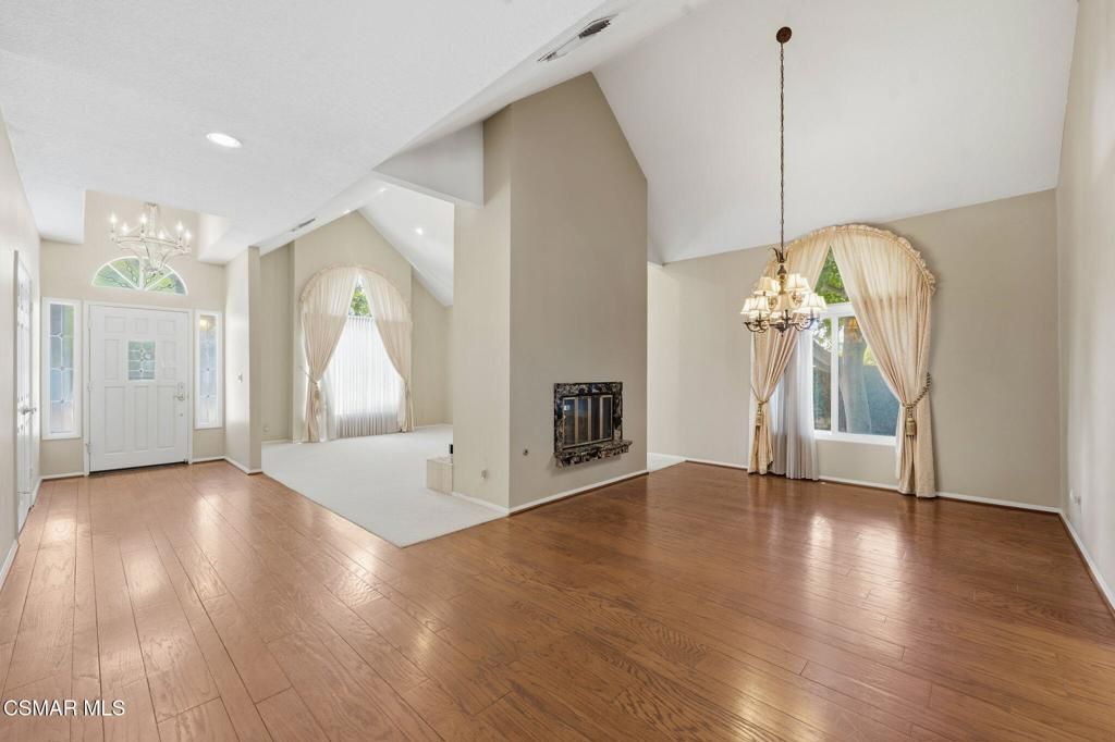 Image 9 of property listing at 2085 Brookfield Drive, Thousand Oaks, CA 91362