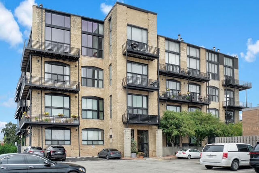 2614 N Clybourn Avenue 106, Chicago, IL 60614 — exterior