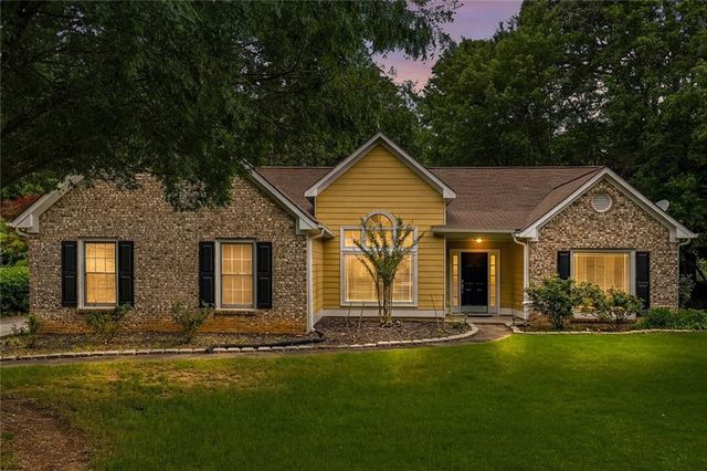 727 Eight Point Court, Suwanee, GA 30024