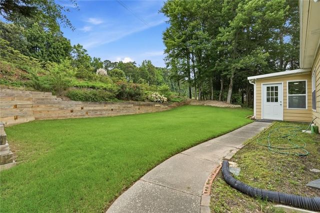 727 Eight Point Court, Suwanee, GA 30024