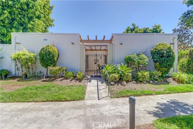 2306 Via Puerta A, Laguna Woods, CA 92637