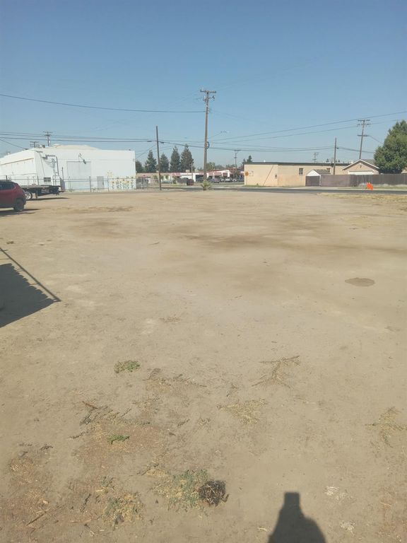 Image 1 of property listing at 320 N D, Madera, CA 93638