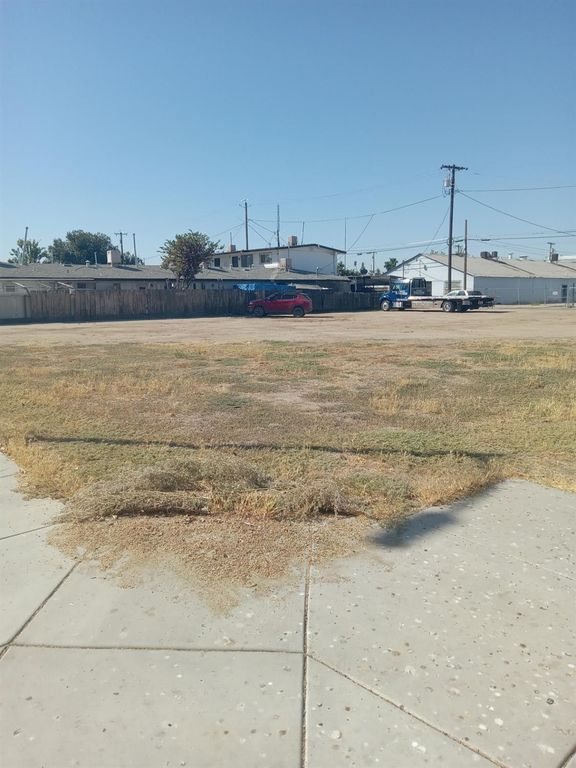 Image 2 of property listing at 320 N D, Madera, CA 93638