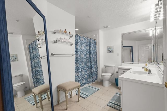 3302 BAY CLUB CIRCLE 3202, Tampa, FL 33607