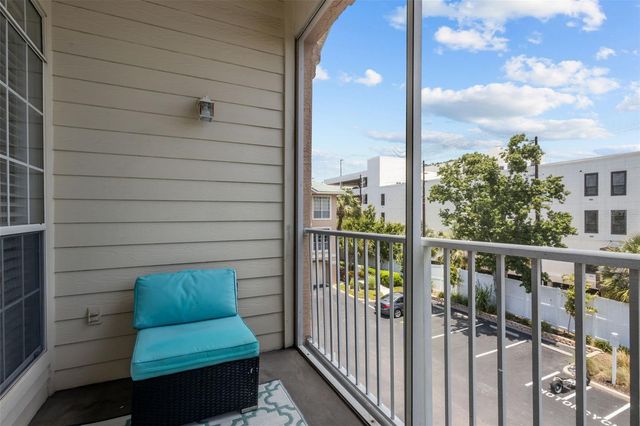3302 BAY CLUB CIRCLE 3202, Tampa, FL 33607