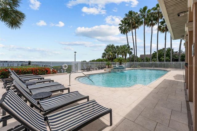 3302 BAY CLUB CIRCLE 3202, Tampa, FL 33607