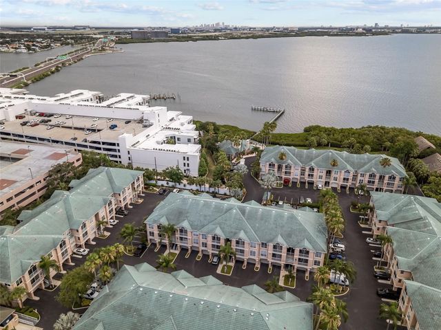 3302 BAY CLUB CIRCLE 3202, Tampa, FL 33607