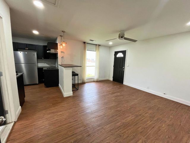 217 Adrian Drive, Fort Worth, TX 76107