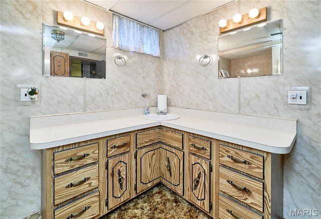 42 Heather Valley Circle, St Peters, MO 63376