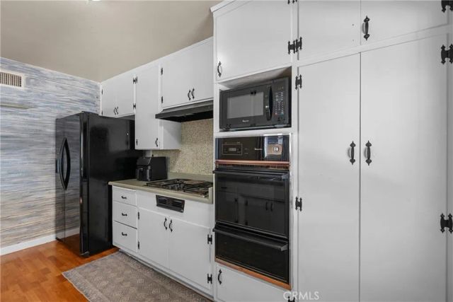 15900 Napa Street, North Hills, CA 91343