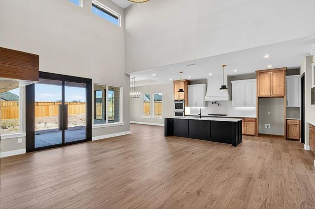 5709 E County Rd 94, Midland, TX 79706