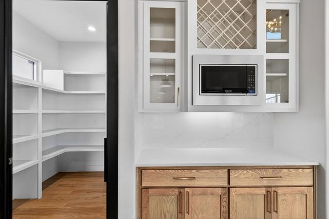 5709 E County Rd 94, Midland, TX 79706