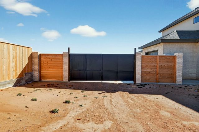 5709 E County Rd 94, Midland, TX 79706