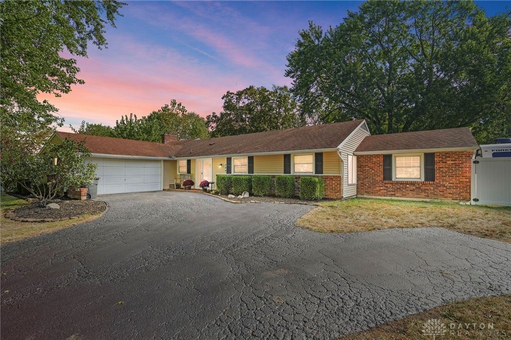 284 Tauber Drive, Centerville, OH 45458