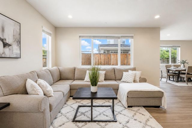 270 E Phelps Dr, Mountain House, CA 95391