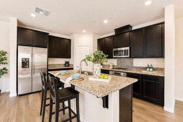 270 E Phelps Dr, Mountain House, CA 95391