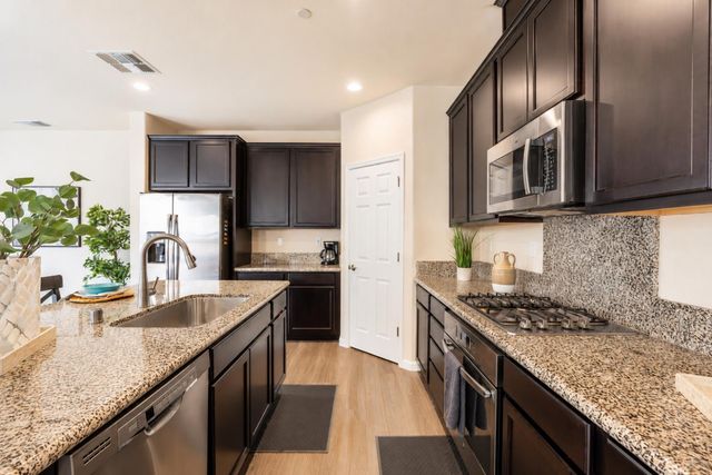 270 E Phelps Dr, Mountain House, CA 95391
