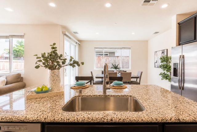 270 E Phelps Dr, Mountain House, CA 95391