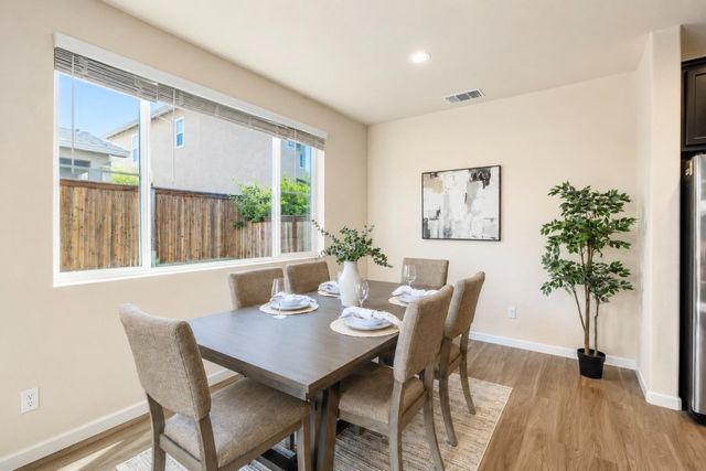 270 E Phelps Dr, Mountain House, CA 95391