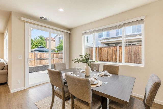 270 E Phelps Dr, Mountain House, CA 95391
