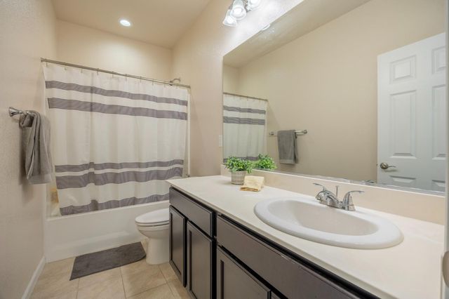 270 E Phelps Dr, Mountain House, CA 95391