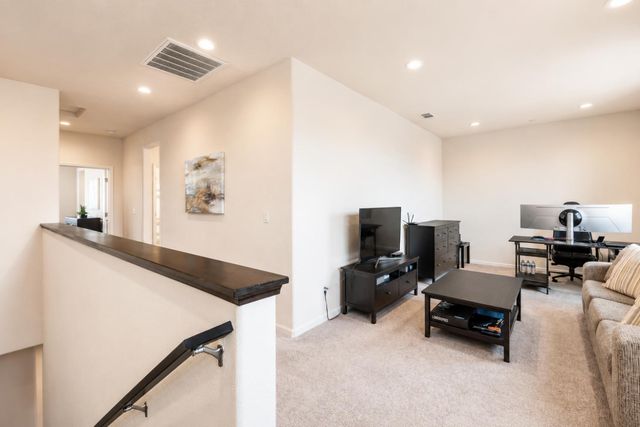 270 E Phelps Dr, Mountain House, CA 95391