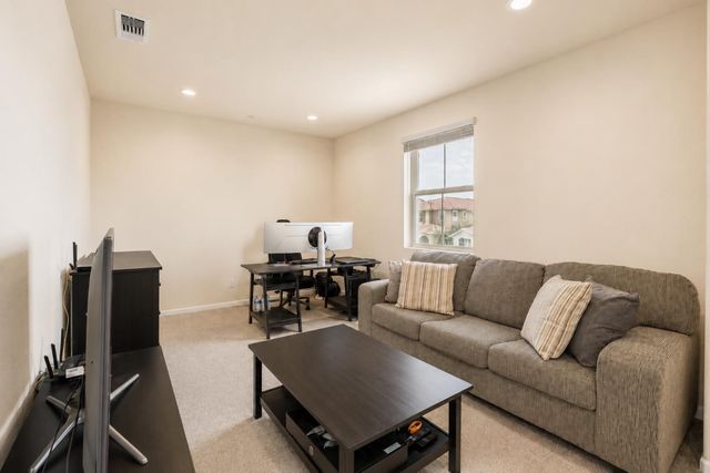 270 E Phelps Dr, Mountain House, CA 95391