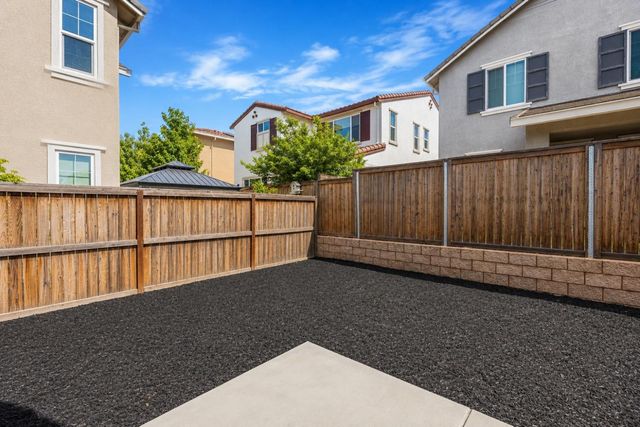 270 E Phelps Dr, Mountain House, CA 95391