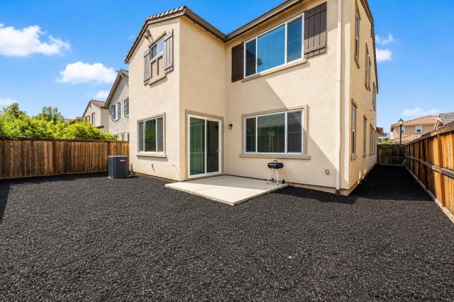 270 E Phelps Dr, Mountain House, CA 95391