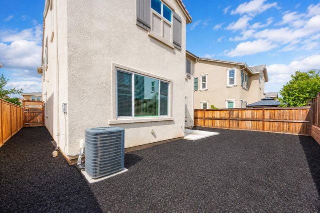 270 E Phelps Dr, Mountain House, CA 95391