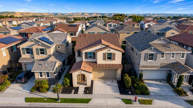270 E Phelps Dr, Mountain House, CA 95391