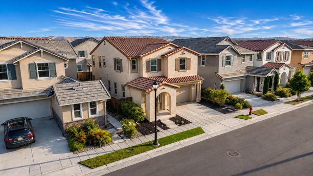 270 E Phelps Dr, Mountain House, CA 95391