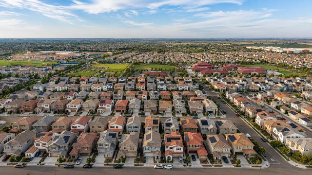 270 E Phelps Dr, Mountain House, CA 95391
