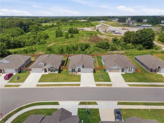 2160 Bluebonnet Lane, Centerton, AR 72719