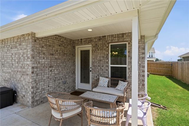 2160 Bluebonnet Lane, Centerton, AR 72719