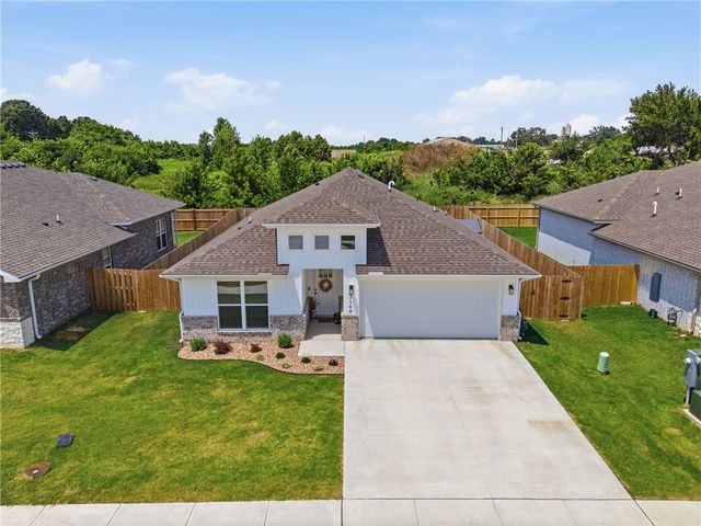 2160 Bluebonnet Lane, Centerton, AR 72719