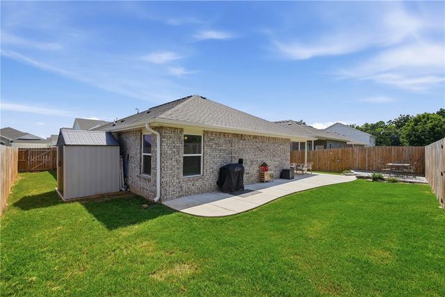 2160 Bluebonnet Lane, Centerton, AR 72719