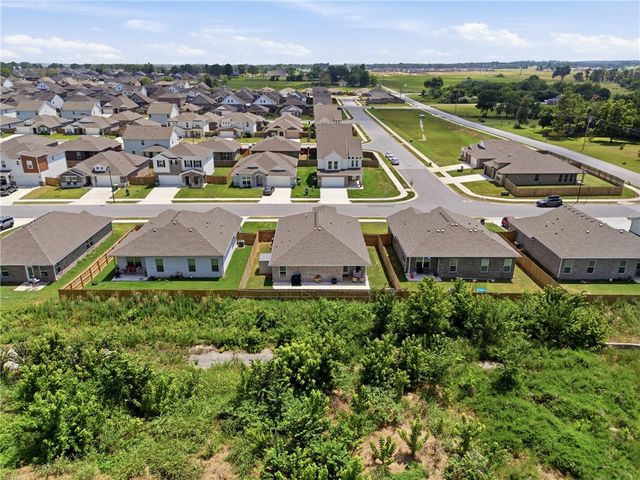 2160 Bluebonnet Lane, Centerton, AR 72719