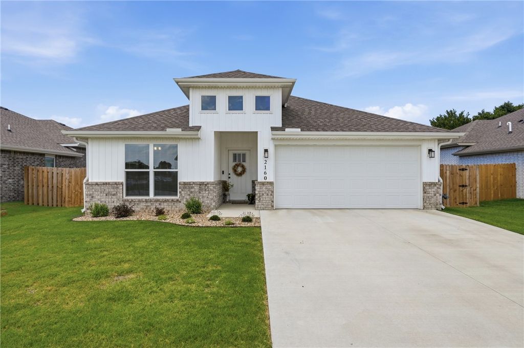 2160 Bluebonnet Lane, Centerton, AR 72719