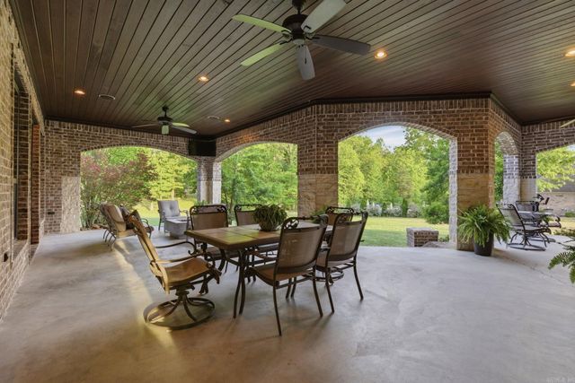 375 Hunters Chase Drive, Cabot, AR 72023