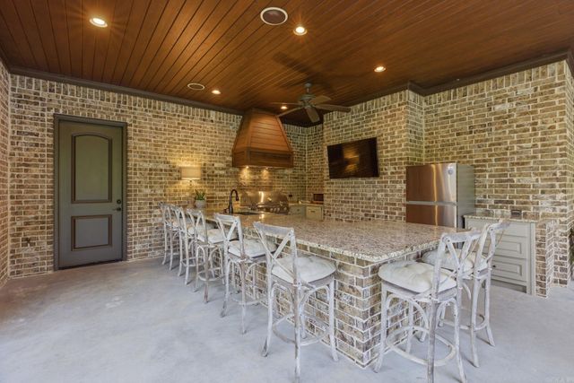 375 Hunters Chase Drive, Cabot, AR 72023