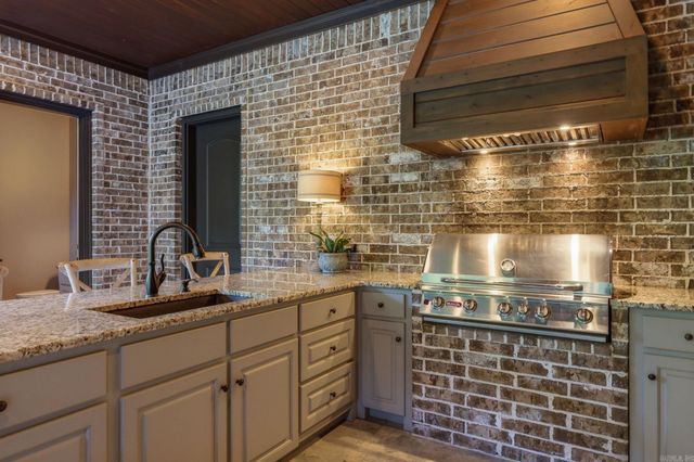 375 Hunters Chase Drive, Cabot, AR 72023