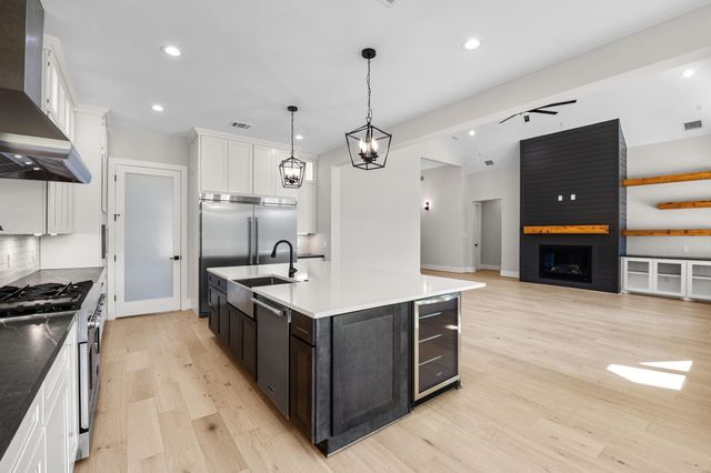 412 S Garrett Circle, Bellville, TX 77418